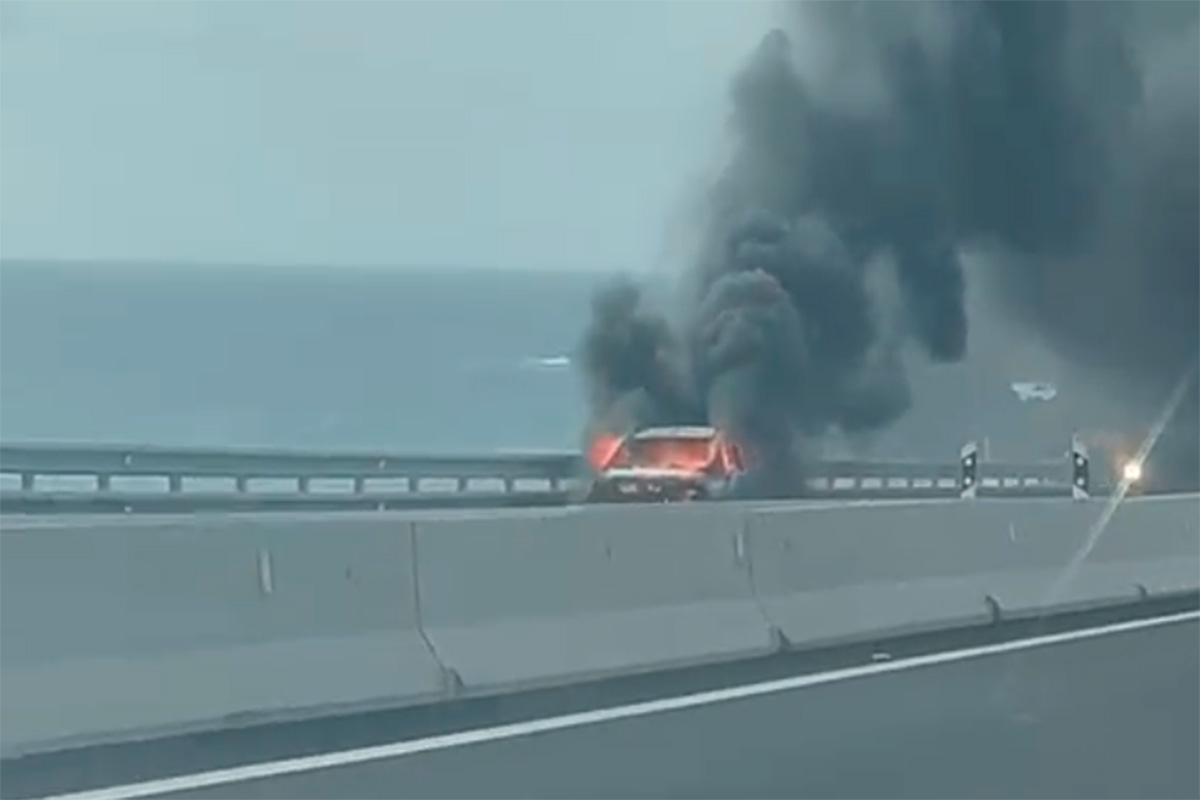 Un coche en llamas provoca grandes retenciones en la TF-1