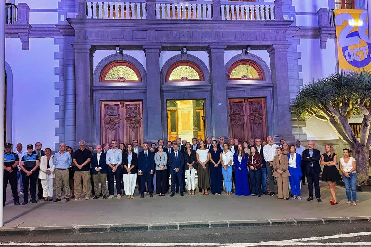 Minutos de silencio en Canarias por las víctimas de la tragedia ferroviaria de Toledo