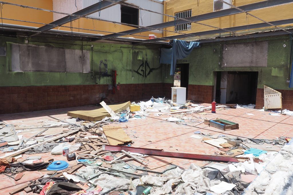 Los vecinos de San Andrés alegan contra el derribo de la cofradía y piden su suspensión