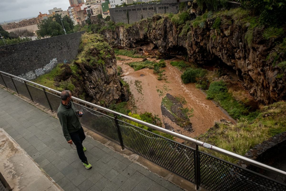 Refuerzo en la limpieza de cauces y barrancos frente a inundaciones en Santa Cruz de Tenerife
