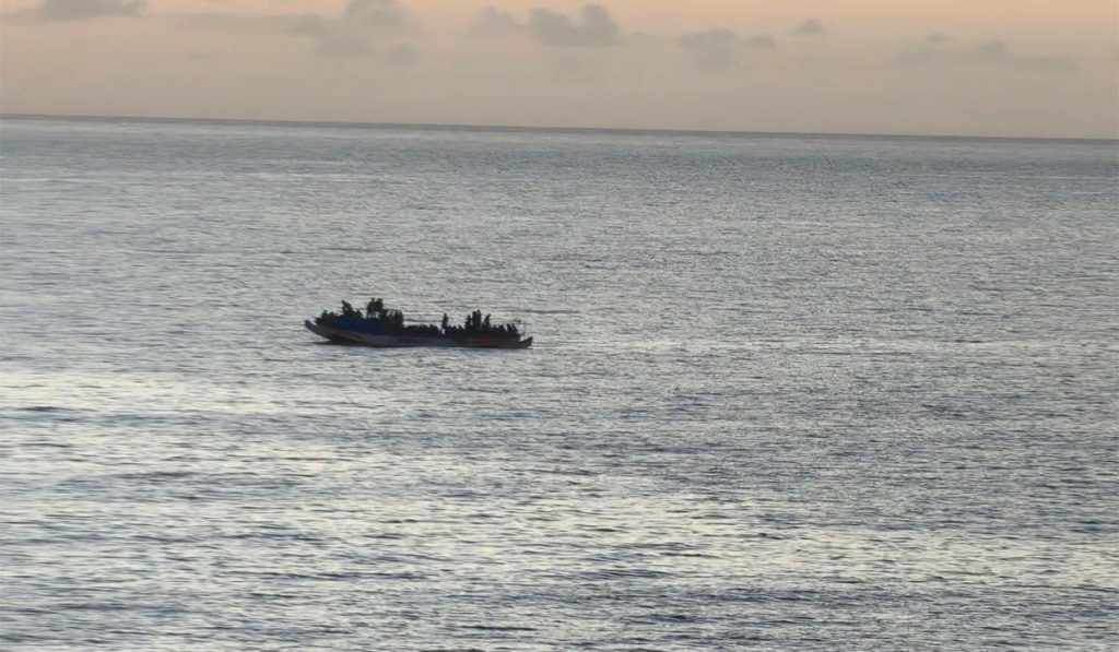 Rescatan en las aguas de Canarias a 661 supervivientes en apenas 48 horas