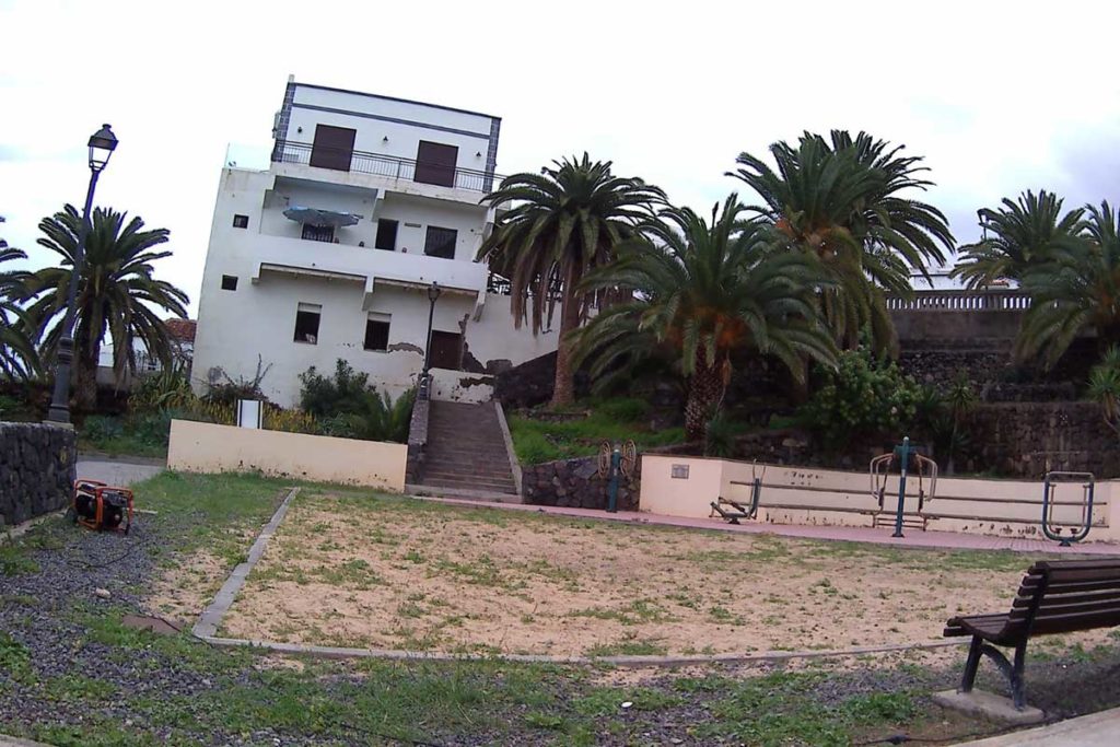Vecinos del Litoral de San Juan de La Rambla reivindican un parque infantil “digno y seguro”