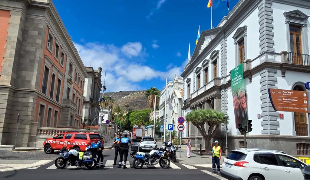 Cae parte del falso techo del Ayuntamiento de Santa Cruz de Tenerife