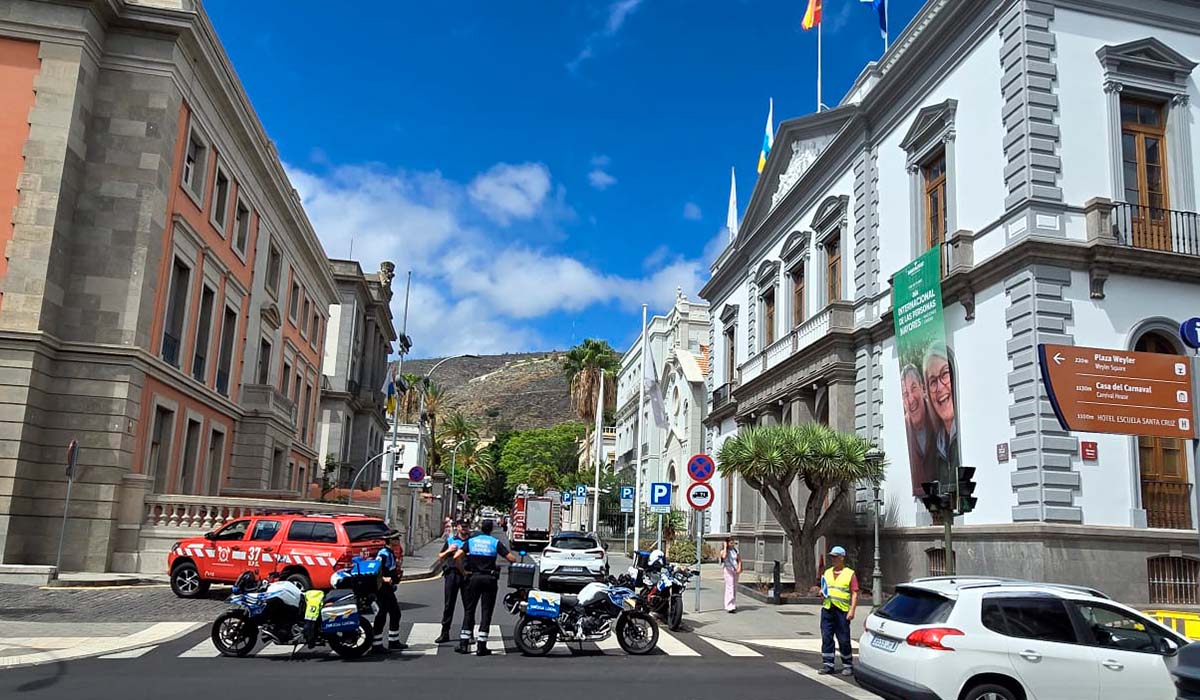 Cae parte del falso techo del Ayuntamiento de Santa Cruz de Tenerife